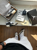 Tênis Nike Jordan 4 retrô